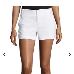 Alice + Olivia white cady short, NWT